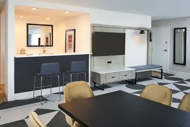 Süit, 1 En Büyük (King) Boy Yatak ve Çekyat, Nehir Manzaralı