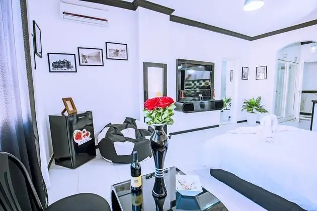 2dBds, Pool View Balcony, WIFI, Kitchenettes, Washing Machines | Sheraton Plaza 414/415