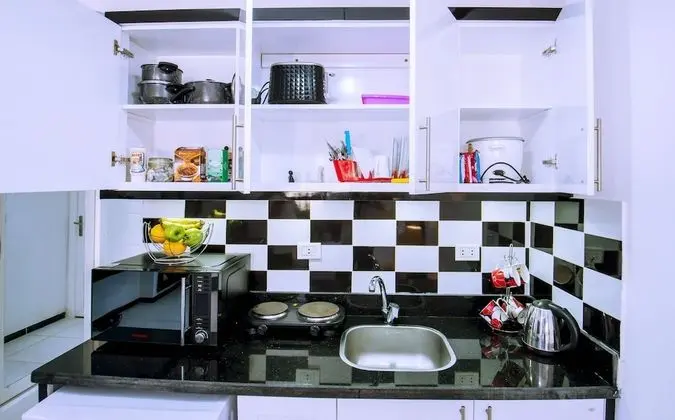 Top Floor, Pool View, Fast WIFI, Kitchenette, Washing Machine | Sheraton Plaza 415