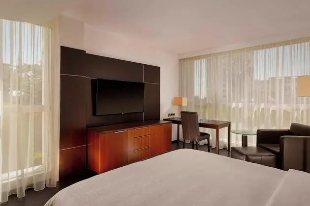 Premium Oda, 1 Büyük (Queen) Boy Yatak