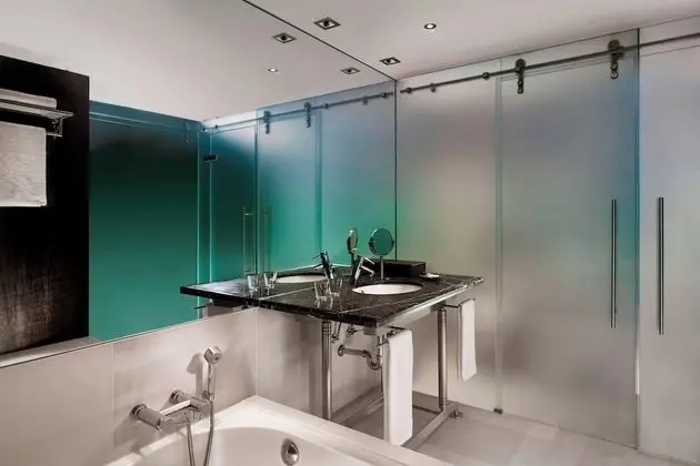 Premium Oda, 1 Büyük (Queen) Boy Yatak