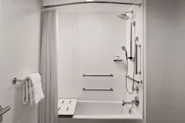 Oda, 1 En Büyük (King) Boy Yatak (Mobility Accessible, Tub)