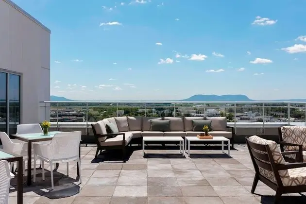 Junior Süit, 1 En Büyük (King) Boy Yatak, Sigara İçilebilir