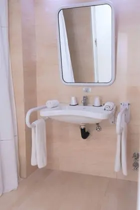 Oda, 1 En Büyük (King) Boy Yatak, Sigara İçilebilir, Şehir Manzaralı