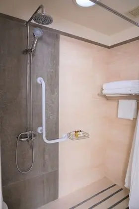 Oda, 1 En Büyük (King) Boy Yatak, Sigara İçilebilir, Şehir Manzaralı