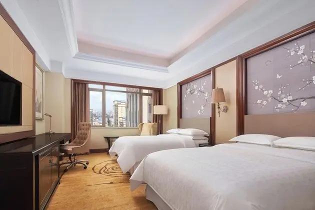 Oda, 2 Çift Kişilik Yatak, Şehir Manzaralı