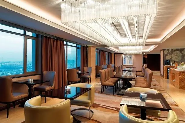 Oda, 2 Çift Kişilik Yatak, Şehir Manzaralı