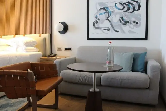 Deluxe Seafront, Guest Room, 1 Queen, Balcony