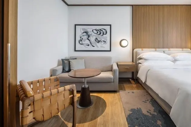 Deluxe Seafront, Guest Room, 1 Queen, Balcony
