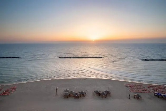 Deluxe Seafront, Guest Room, 1 Queen, Balcony