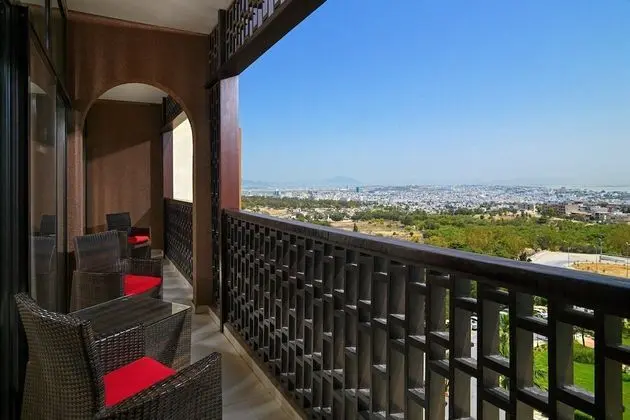 Deluxe Oda, 1 En Büyük (King) Boy Yatak, Balkon