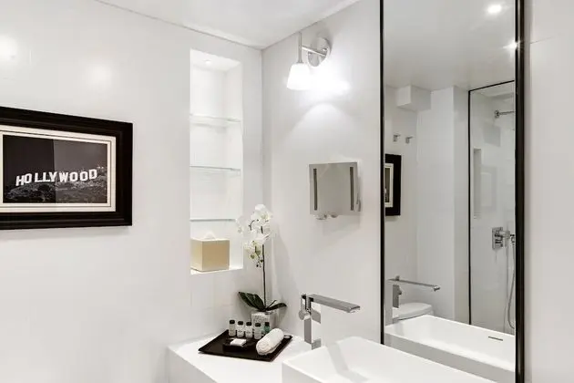 Traditional Oda, 1 En Büyük (King) Boy Yatak (Mobility Accessible, Roll-In Shower)