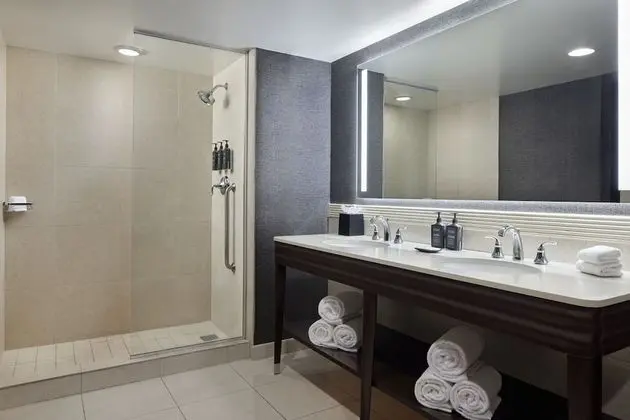 Oda, 1 En Büyük (King) Boy Yatak ve Çekyat, Şehir Manzaralı