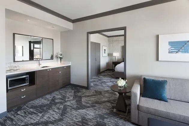 Çatı Katı Süiti (Penthouse), 1 En Büyük (King) Boy Yatak ve Çekyat