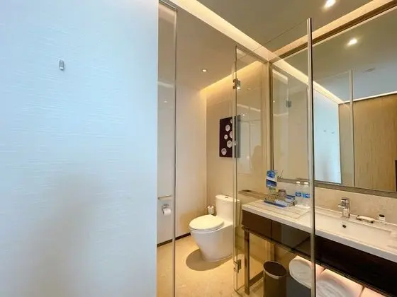 Oda, 1 En Büyük (King) Boy Yatak, Sigara İçilebilir, Şehir Manzaralı