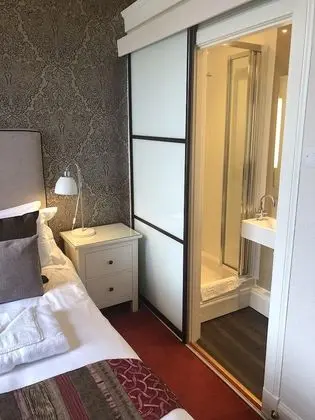 Standard Tek Büyük Yataklı Oda, Banyolu/Duşlu, Bahçe Manzaralı (2)