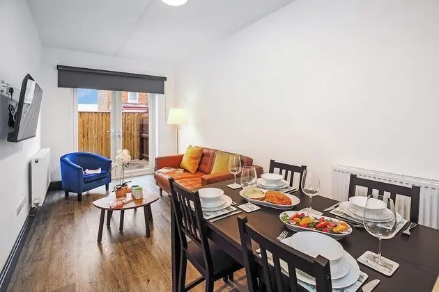 Odada yemek servisi