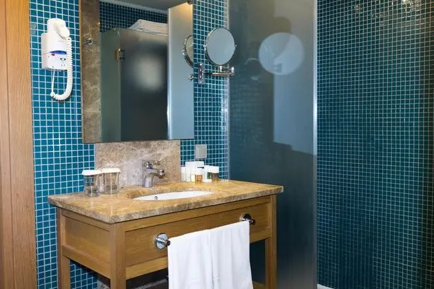 https://images.etstur.com/files/images/hotelImages/TR/209265/l/Sherwood-Dreams-Resort-Oda-353796.jpg