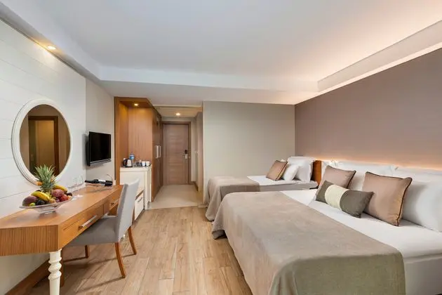 https://images.etstur.com/imgproxy/resize/2560x1440/files/images/hotelImages/etsrooms/231/Sherwood_Exclusive_Kemer_20241014091841_1.jpg