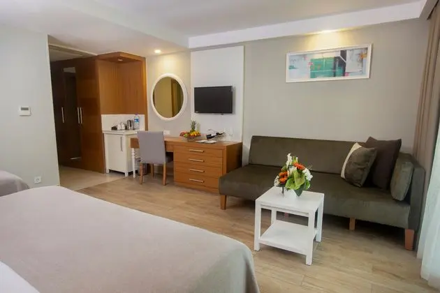 https://images.etstur.com/imgproxy/resize/2560x1440/files/images/hotelImages/etsrooms/231/Sherwood_Exclusive_Kemer_20241014092006_3.jpg