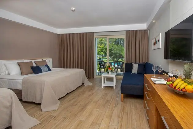 https://images.etstur.com/imgproxy/resize/2560x1440/files/images/hotelImages/etsrooms/231/Sherwood_Exclusive_Kemer_20241014092706_1.jpg