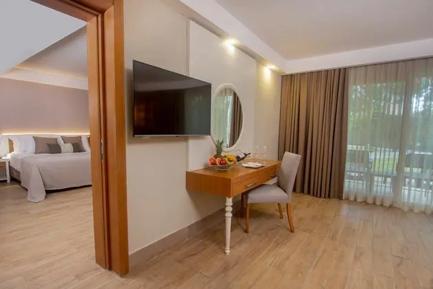 https://images.etstur.com/imgproxy/resize/2560x1440/files/images/hotelImages/etsrooms/231/Sherwood_Exclusive_Kemer_20241014093425_3.jpg