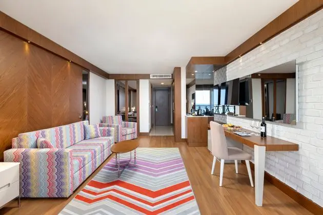 https://images.etstur.com/imgproxy/resize/2560x1440/files/images/hotelImages/etsrooms/231/Sherwood_Exclusive_Kemer_20241014094208_3.jpg
