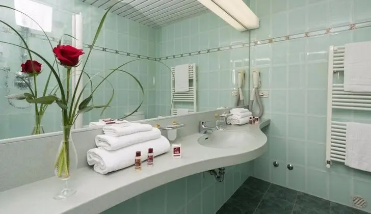 Family Oda, Bağlantılı Odalar