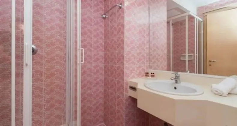 Deluxe Büyük Yataklı Tek Kişilik Oda