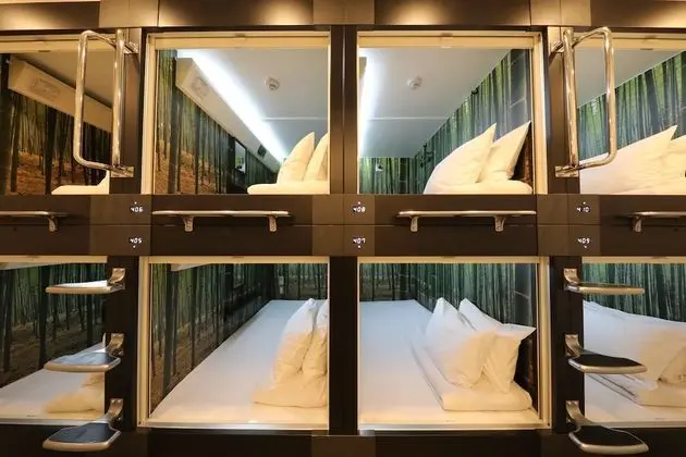 Standard Kulübe, Sadece erkekler için (Capsule, Bottom of a bunk bed)
