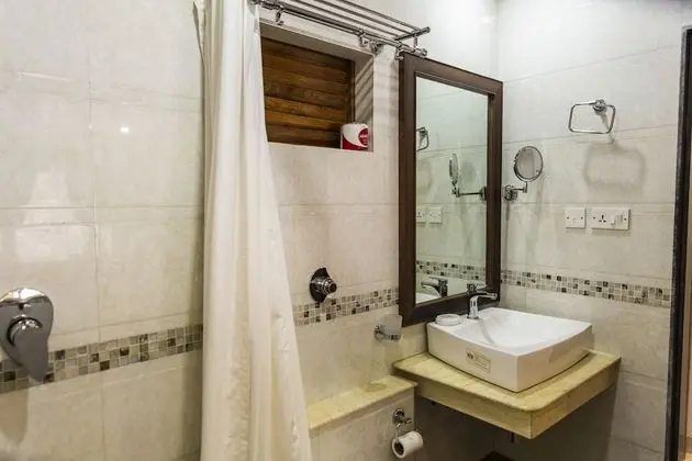 Deluxe Tek Büyük Yataklı Oda, 1 En Büyük (King) Boy Yatak, Sigara İçilmez, Bahçe Manzaralı
