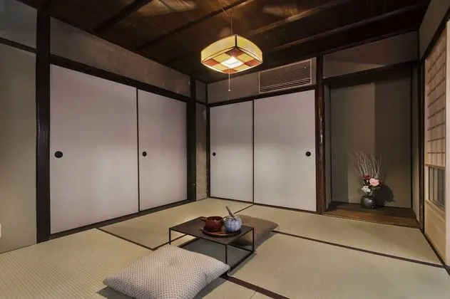 Traditional Ev (BISHO)