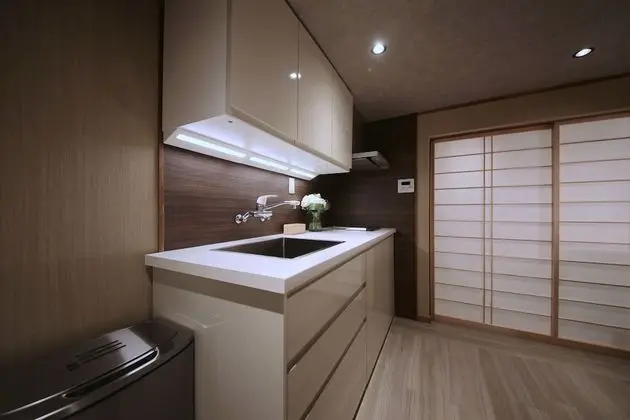 Deluxe Ev (Ikkō 9)