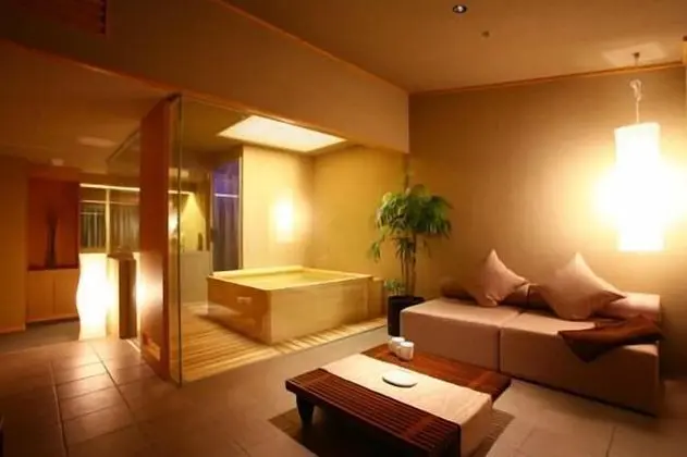 Luxury İki Ayrı Yataklı Oda (Private Bath in Living Room)
