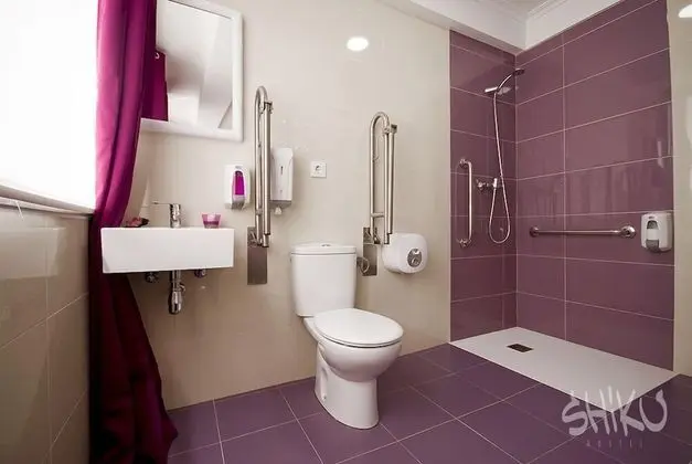 Tek Büyük Yataklı Oda, Ortak Banyo