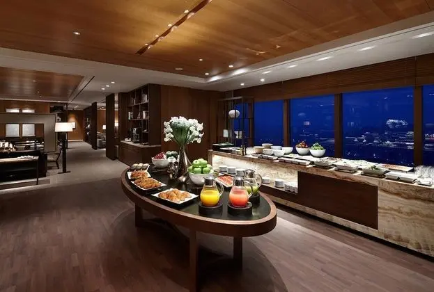 Executive Business Deluxe Double (The Executive Lounge Access) (Outdoor Swimming Pool)