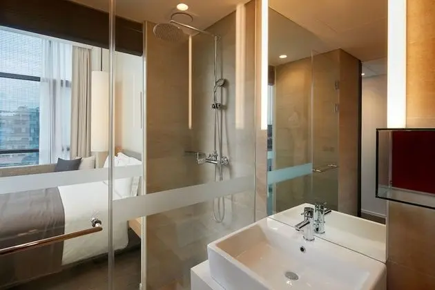 Deluxe Tek Büyük Yataklı Oda (Village View)