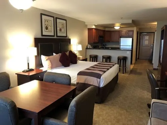 Executive Suite 1 King with Kitchen