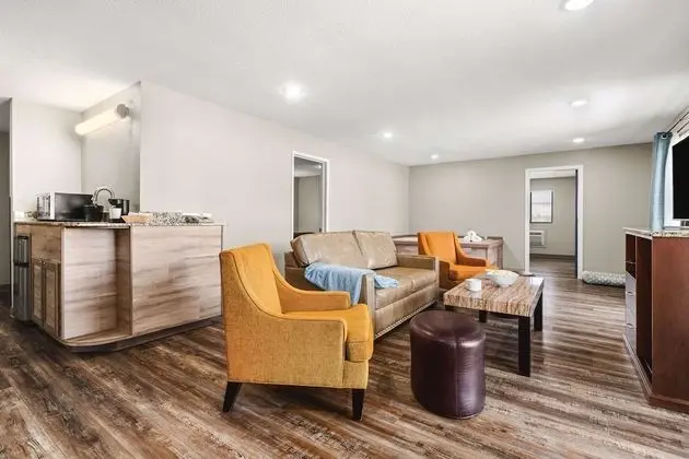 Süit, 1 En Büyük (King) Boy Yatak, Sigara İçilmez, Havuz Manzaralı (Efficiency, Balcony)