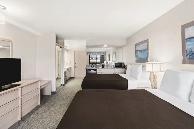 Süit, 2 Büyük (Queen) Boy Yatak, Engellilere Uygun, Sigara İçilmez (Efficiency, Balcony, Water View)