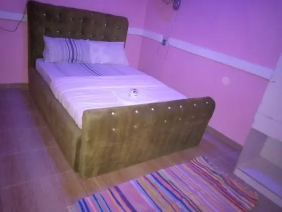 Basic Tek Büyük Yataklı Oda