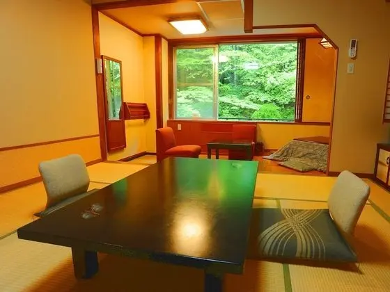 Family Oda, Nehir Manzaralı (Traditional Japanese Style)