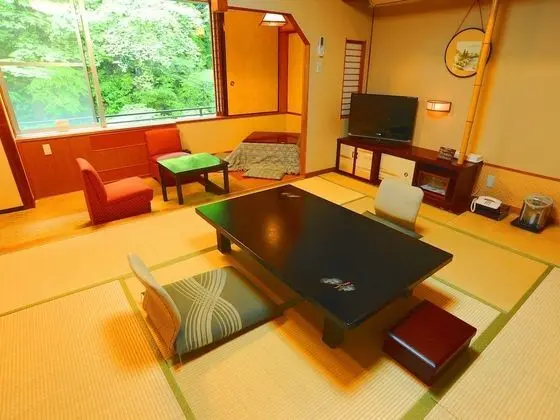 Family Oda, Nehir Manzaralı (Traditional Japanese Style)