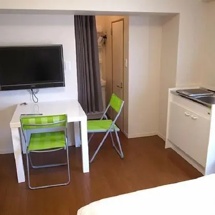 İki Ayrı Yataklı Oda, Ortak Banyo