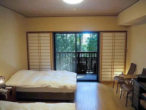 İki Ayrı Yataklı Oda, Zemin Kat