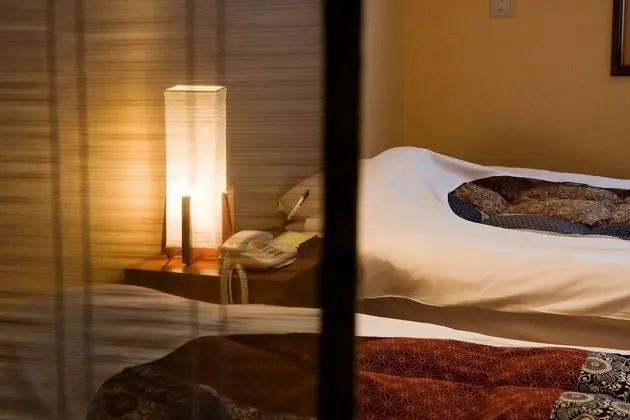 İki Ayrı Yataklı Oda, Zemin Kat