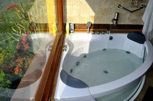 Büyük Yataklı Tek Kişilik Oda, 1 Tek Kişilik Yatak, Sigara İçilmez