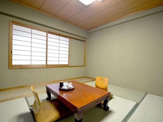 Traditional Üç Kişilik Oda, Dağ Manzaralı (Japanese Style, Hot Spring)