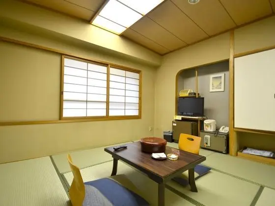 Traditional Üç Kişilik Oda, Dağ Manzaralı (Japanese Style, Hot Spring Bath)