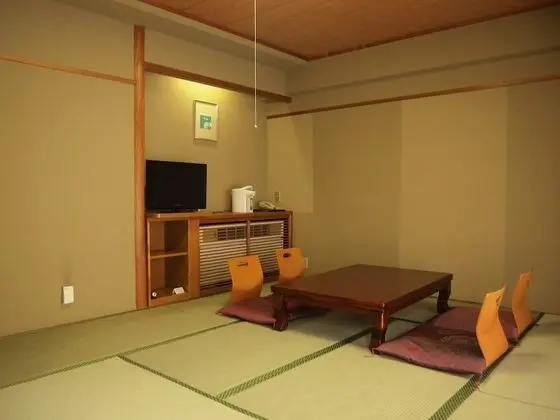 Traditional Üç Kişilik Oda, Dağ Manzaralı (Japanese Style, Hot Spring Bath)